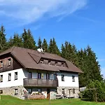 Helena Honesova 3*